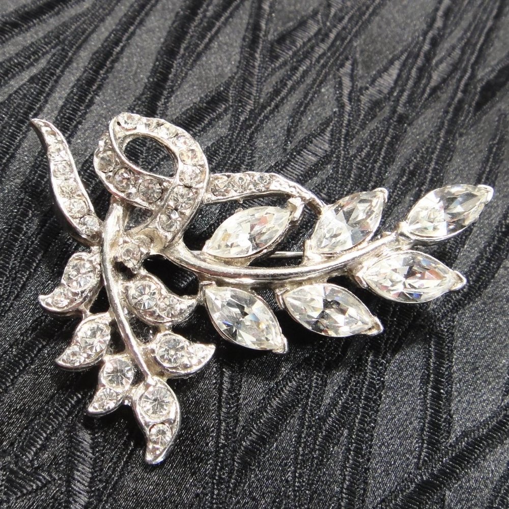 Vintage Jeweled Brooch - Picture 3 of 6